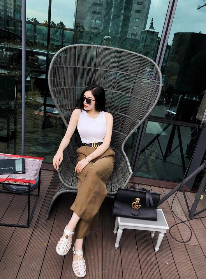 H hen niê và hà kiều anh đẹp bất phân thắng bại với váy bất đối xứng