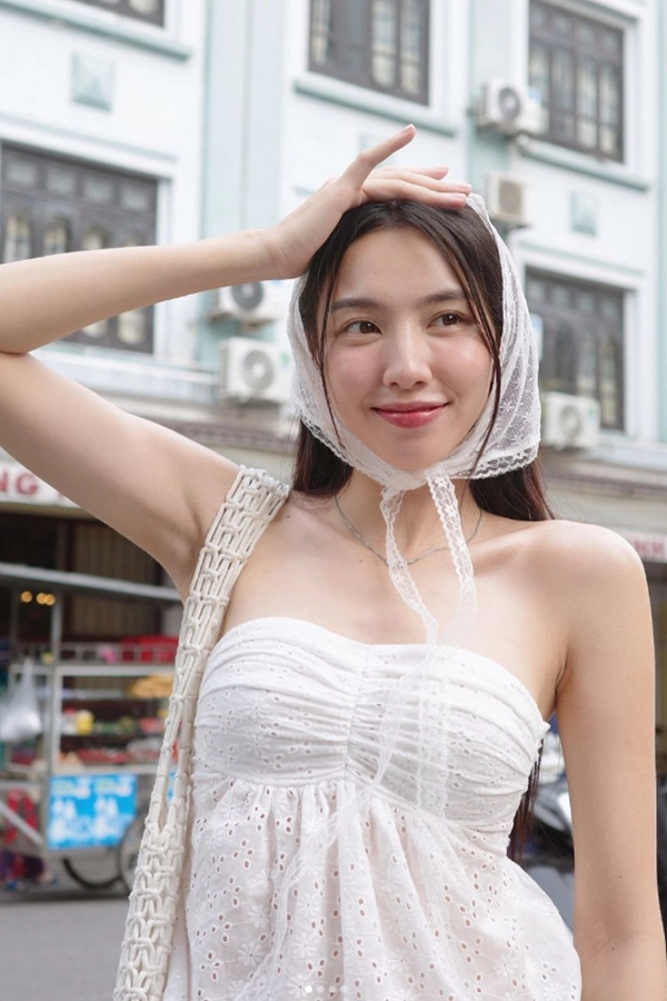 Hai vật bất ly thân giúp làm đẹp da của hoa hậu vừa dính tin đồn sắp làm vợ quang linh vlog