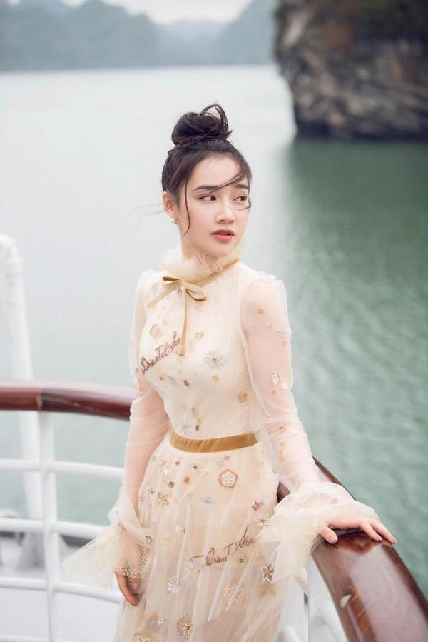 Hành trình lột xác ngoại hình từ sến sẩm đến sang chảnh của nhã phương