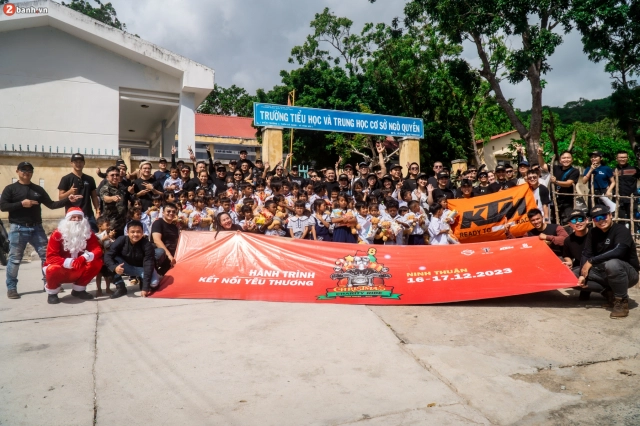 Hành trình thiện nguyện vì con chữ cho các em học sinh khó khăn của đoàn xe mô tô phân khối lớn