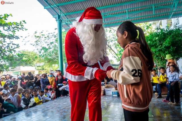 Hành trình thiện nguyện vì con chữ cho các em học sinh khó khăn của đoàn xe mô tô phân khối lớn