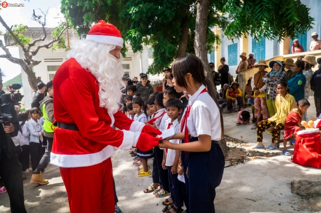 Hành trình thiện nguyện vì con chữ cho các em học sinh khó khăn của đoàn xe mô tô phân khối lớn