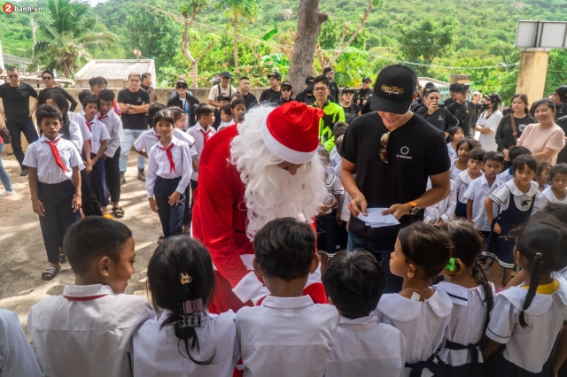 Hành trình thiện nguyện vì con chữ cho các em học sinh khó khăn của đoàn xe mô tô phân khối lớn