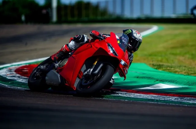 Hào hứng khi biết ducati panigale v4 s 2025 vừa ra mắt có sức mạnh và công nghệ đỉnh của chóp