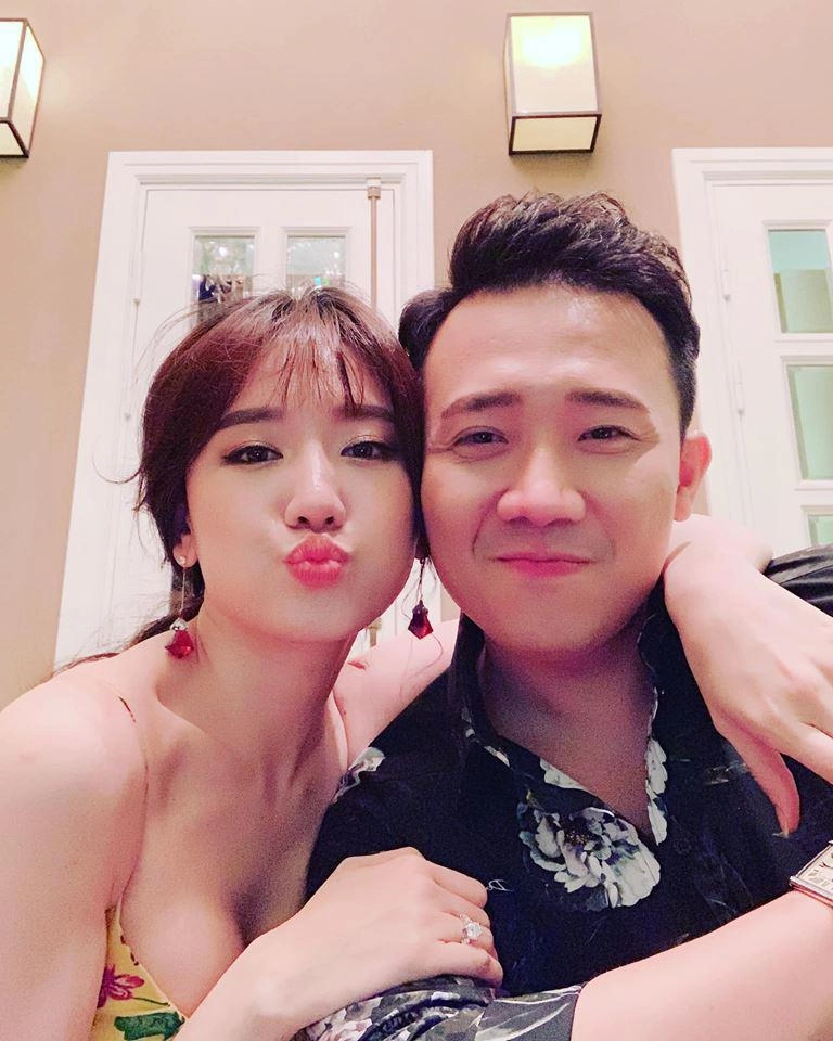 Hari won khoe vòng 1 căng đầy bên trấn thành fans hỏi chị mới làm ngực à