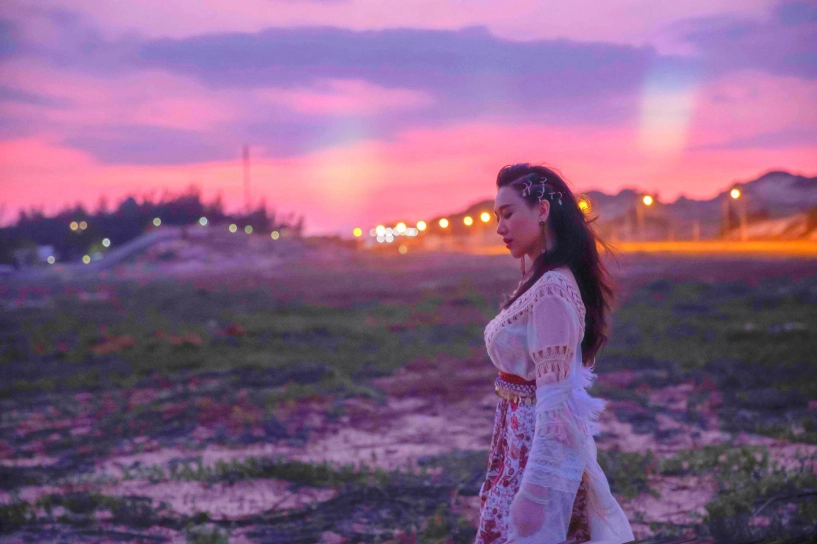 Hari won khoe vòng 1 căng đầy bên trấn thành fans hỏi chị mới làm ngực à