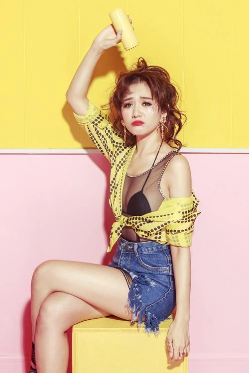 Hari won khoe vòng 1 căng đầy bên trấn thành fans hỏi chị mới làm ngực à