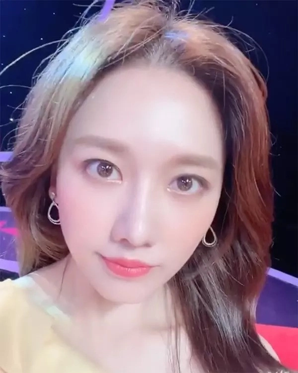 Hari won xuất hiện với kiểu tóc vuốt ngược dìm nhan sắc cđm đồn đoán người đẹp muốn nổi loạn tuổi 40