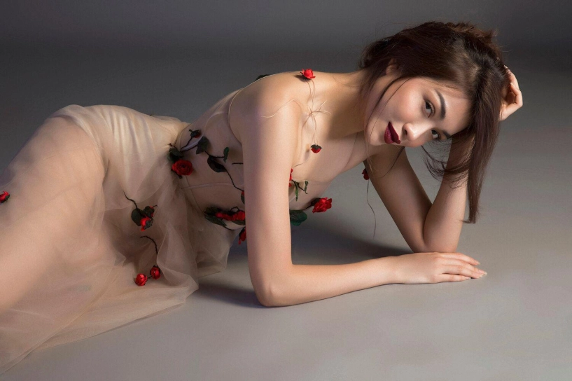 Hết nhiệm kỳ á hậu lệ hằng hờ hững đầy táo bạo trong bộ ảnh mới