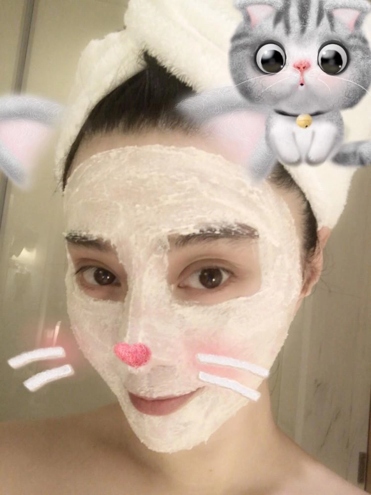 Hết thời sau scandal phạm băng băng tái xuất làm beauty blogger giới thiệu mỹ phẩm bình dân