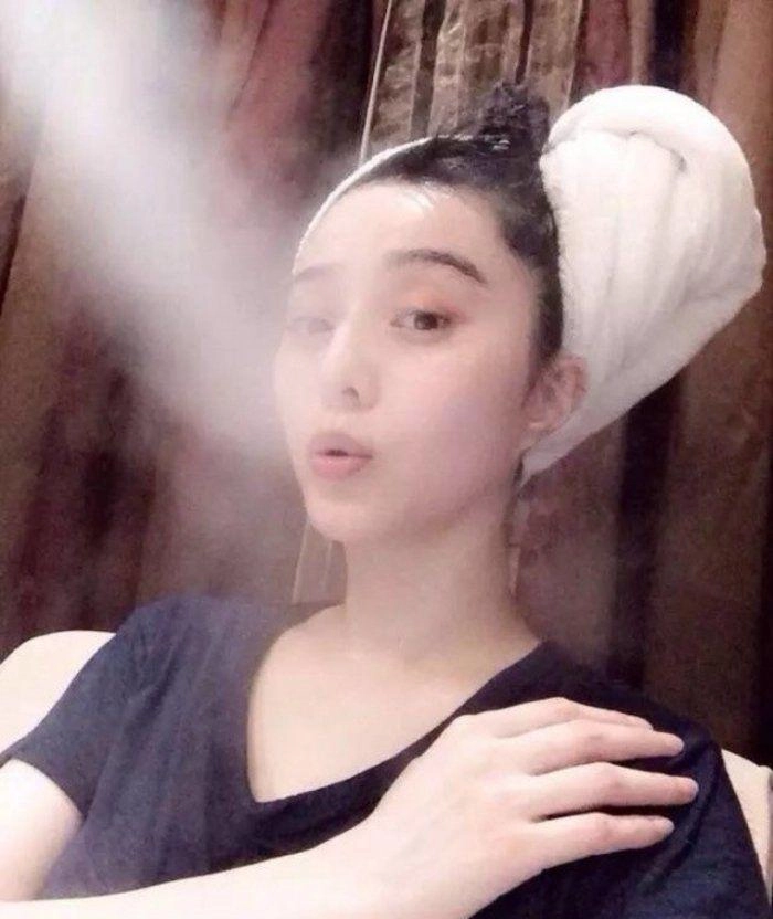 Hết thời sau scandal phạm băng băng tái xuất làm beauty blogger giới thiệu mỹ phẩm bình dân
