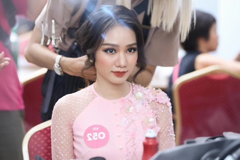 Hhvn 2018 xuất hiện bản sao hoàn hảo của thư ký kim vòng eo bé hơn cả ngọc trinh