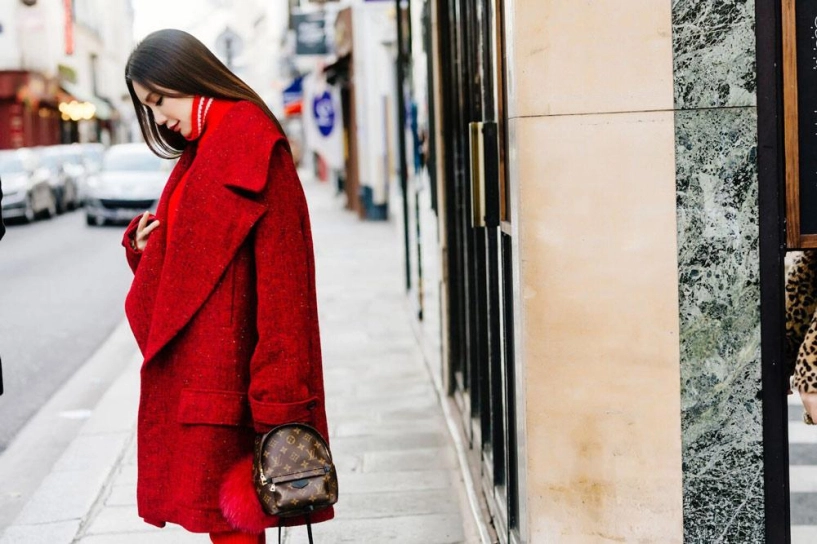 Hồ quỳnh hương khoe street style giáng sinh đẹp lung linh giữa lòng paris