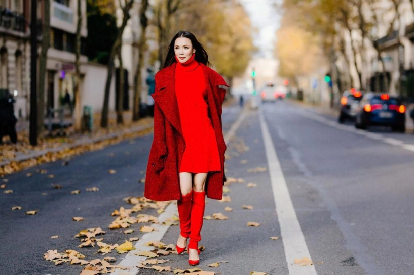Hồ quỳnh hương khoe street style giáng sinh đẹp lung linh giữa lòng paris