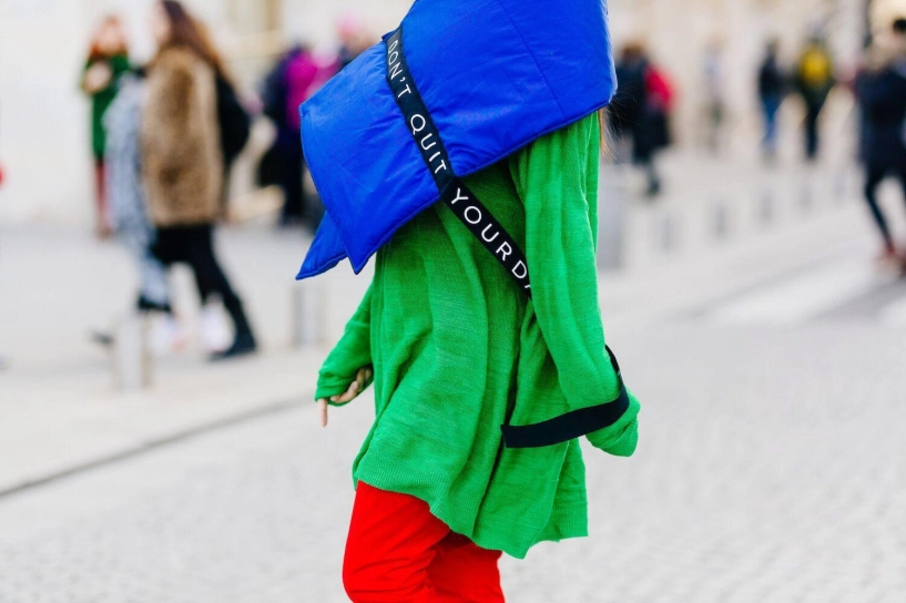 Hồ quỳnh hương khoe street style giáng sinh đẹp lung linh giữa lòng paris