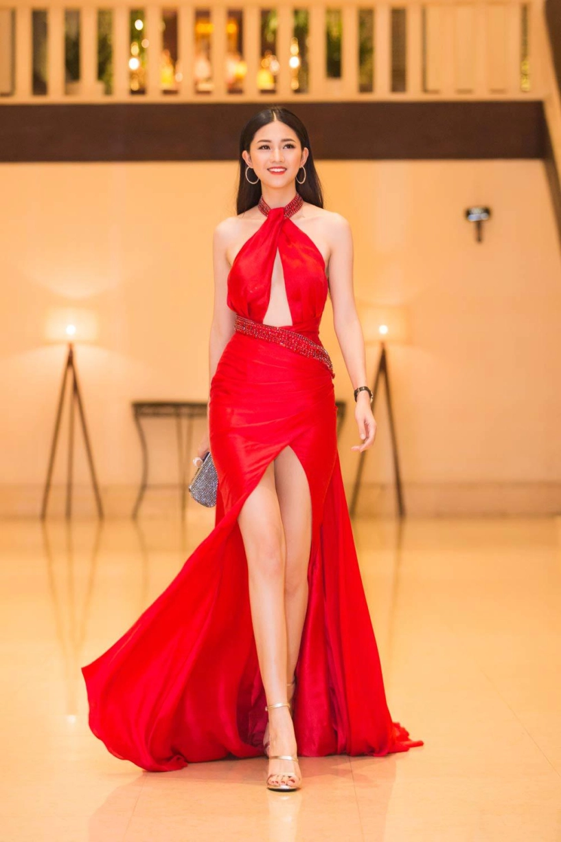 Hoa hậu đỗ mỹ linh đọ dáng nóng bỏng với kỳ duyên trên thảm đỏ đình đám
