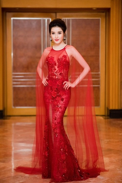 Hoa hậu mỹ linh á hậu huyền my đẹp cạn lời trong những chiếc đầm bá chủ thảm đỏ
