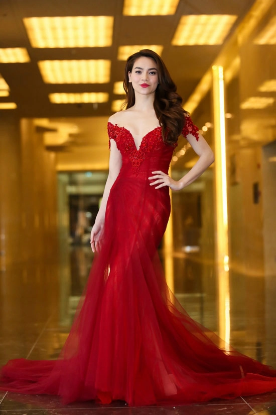 Hoa hậu mỹ linh á hậu huyền my đẹp cạn lời trong những chiếc đầm bá chủ thảm đỏ