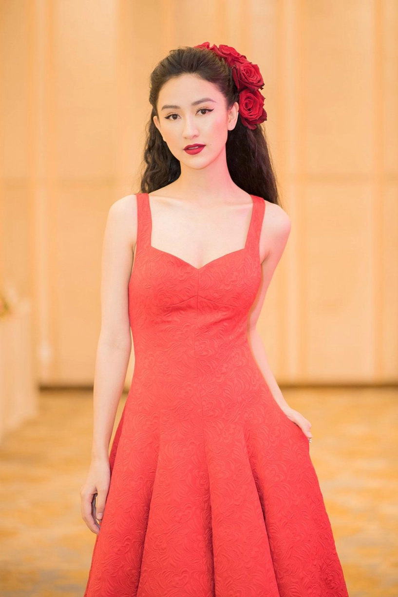 Hoa hậu việt nam đầu tiên quay lại ghế nóng giám khảo sau 30 năm