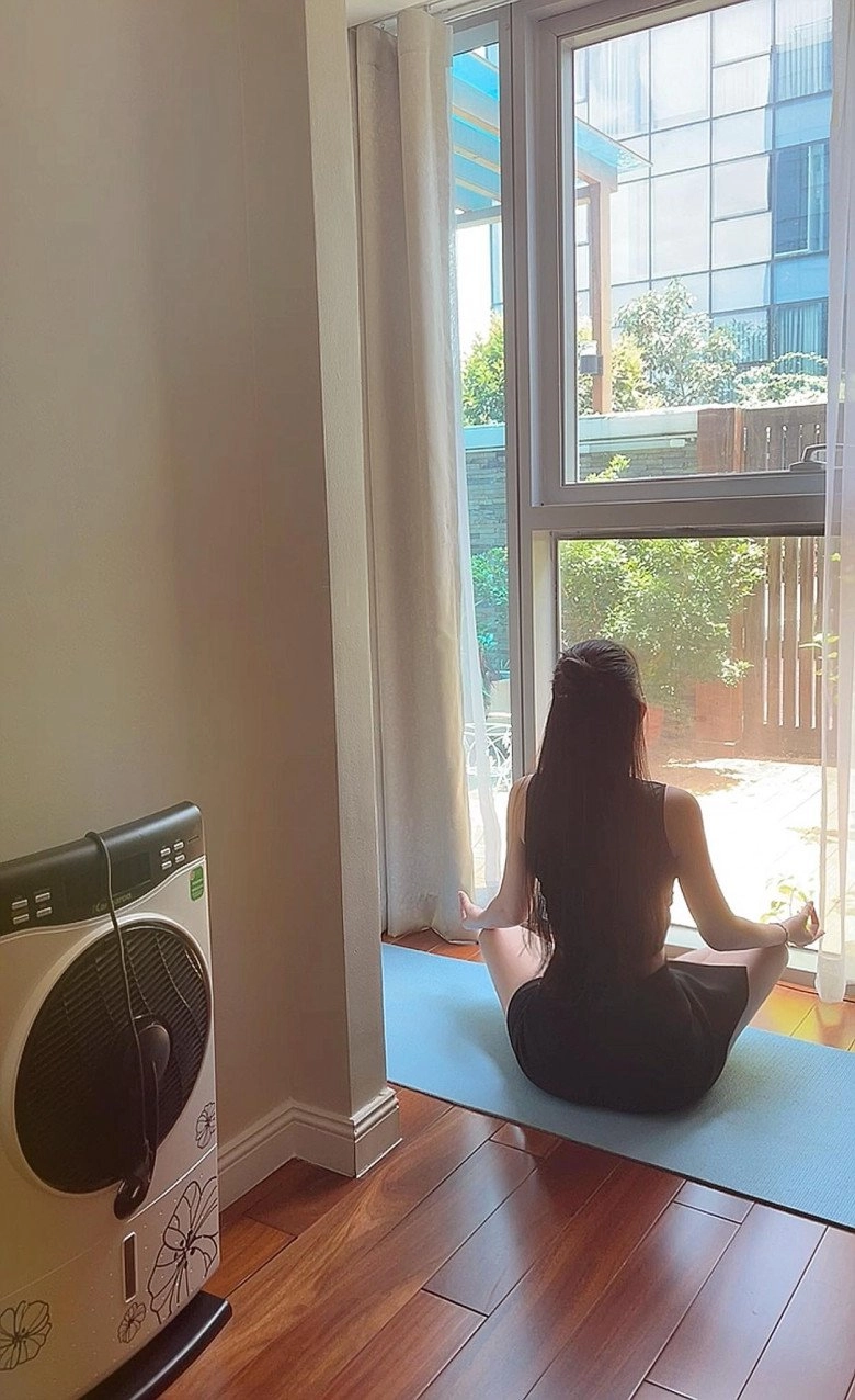 Hoa hậu việt vất vả chăm con trước khi đi dạy mỗi sáng nhan sắc tươi như hoa nhờ hai nguyên tắc