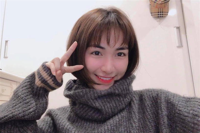 Hòa minzy giả vờ muốn chui xuống hố khi cắt tóc bob ngắn cũn cỡn và cái kết