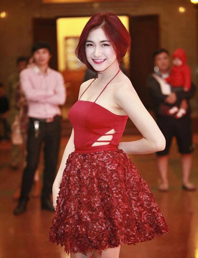 Hòa minzy giả vờ muốn chui xuống hố khi cắt tóc bob ngắn cũn cỡn và cái kết