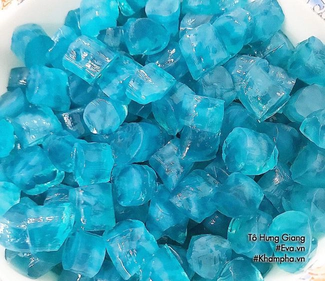 Hóa ra đây là cách làm trà sữa trân châu hoa đậu biếc mà chị em đang săn lùng