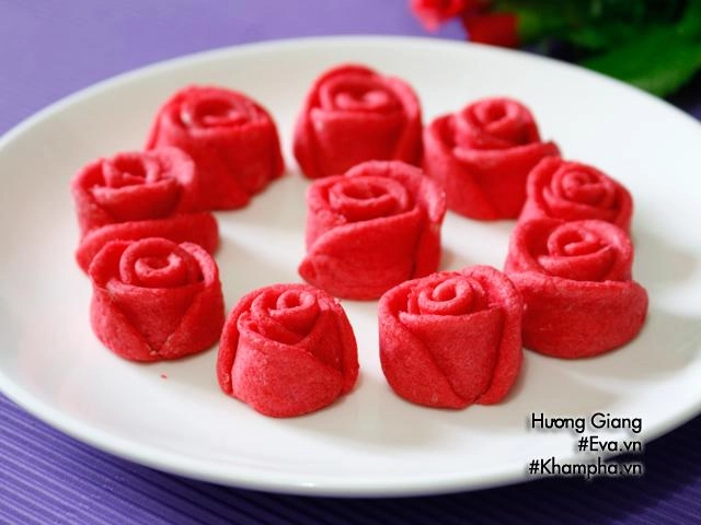 Hoa với quà không quan trọng bánh hoa hồng mới ý nghĩa cho mẹ ngày 8-3