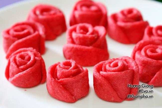 Hoa với quà không quan trọng bánh hoa hồng mới ý nghĩa cho mẹ ngày 8-3