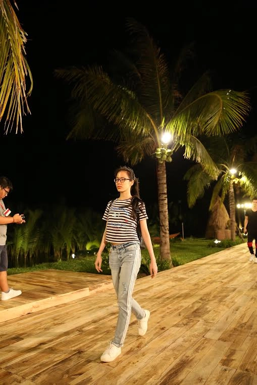 Hoàng thuy tranh thủ chạy show khi chung kết hoa hậu hoàn vũ đến gần