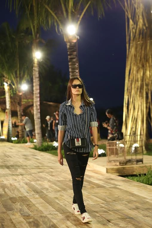 Hoàng thuy tranh thủ chạy show khi chung kết hoa hậu hoàn vũ đến gần