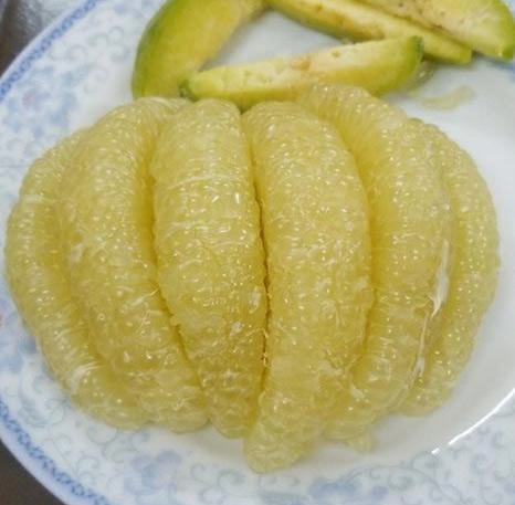 Học theo cách bóc bưởi triệu view trên mạng thanh niên bị mẹ mắng té tát vì kết quả