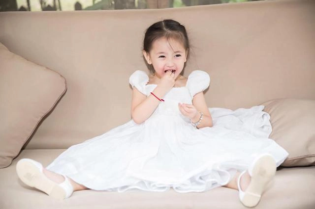 Hội con gái sao việt xinh như thiên thần mới nhất là công chúa lai nhà đoan trang