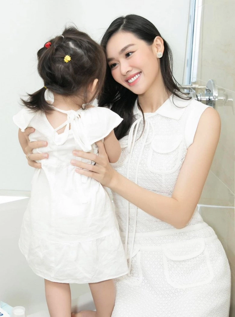 Hội gái một con trông mòn con mắt đứng cạnh ngọc trinh và tiểu vy không lép vế đẹp bất phân thắng bại