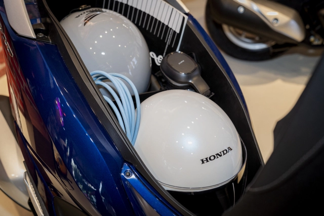Honda việt nam công bố giá lead 125 2025 làm ai cũng bất ngờ