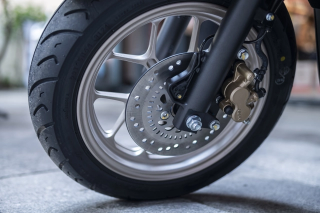 Honda việt nam công bố giá lead 125 2025 làm ai cũng bất ngờ