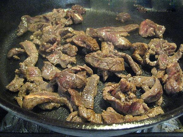 Hướng dẫn cách làm thịt bò xào hành tây đơn giản ngon đúng điệu