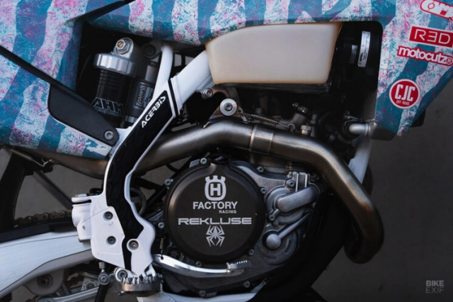 Husqvarna fe 450 độ phong cách đường đua ấn tượng của deus ex machina