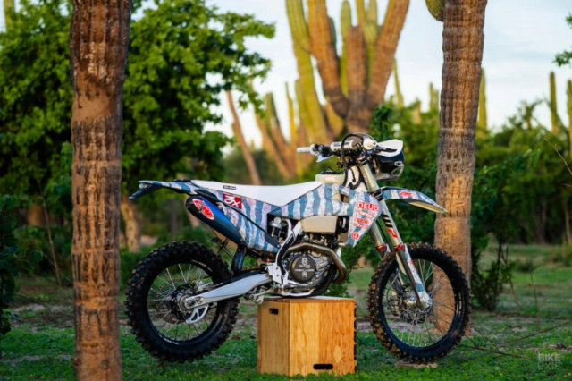 Husqvarna fe 450 độ phong cách đường đua ấn tượng của deus ex machina