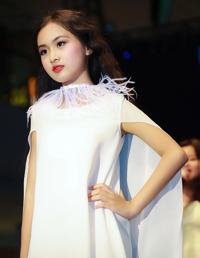 Ít ai biết hoa hậu ngọc hân có con gái nuôi xinh đẹp tài năng hơn tuổi như thế này