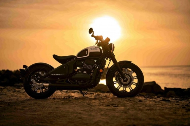 Jawa 42 bobber black mirror ra mắt - mẫu bobber mới với giá bán hấp dẫn