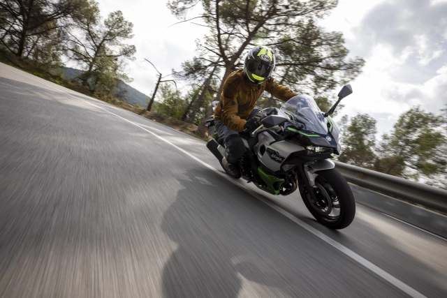 Kawasaki cấp bằng sáng chế cho ninja 7 hybrid và z e-1 hybrid ở ấn độ