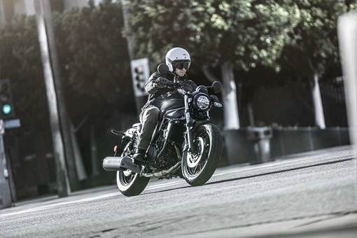 Kawasaki eliminator 400seplaza edition ra mắt với kết nối bằng giọng nói