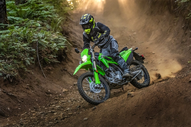 Kawasaki klx300 và klx300sm ra mắt phiên bản cho năm 2025