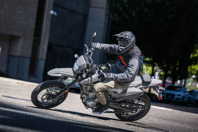 Kawasaki klx300 và klx300sm ra mắt phiên bản cho năm 2025