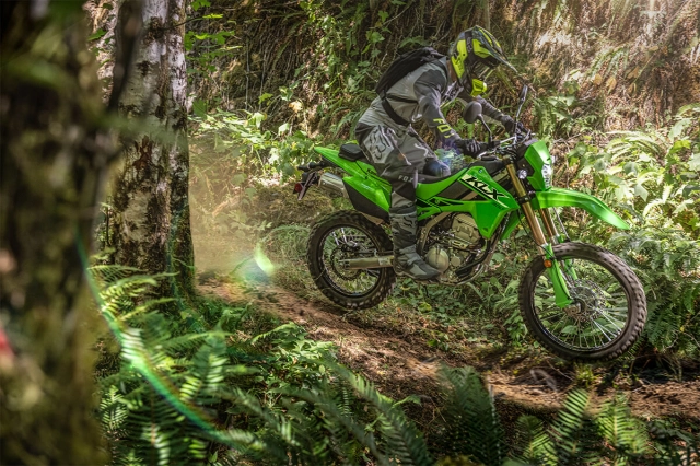 Kawasaki klx300 và klx300sm ra mắt phiên bản cho năm 2025
