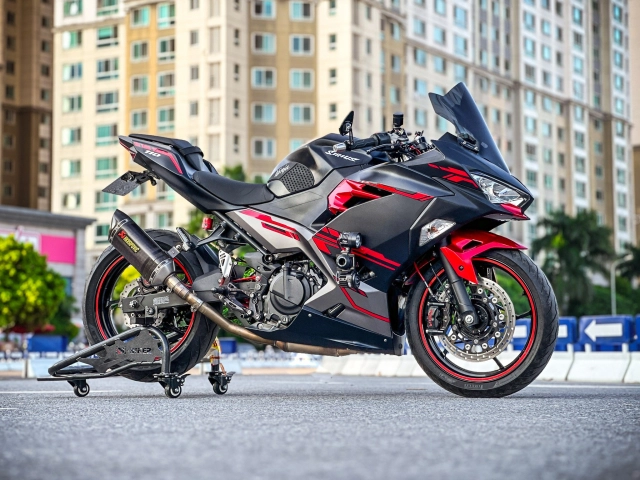 Kawasaki ninja 400 khác biệt với dàn trang bị đẳng cấp của biker việt