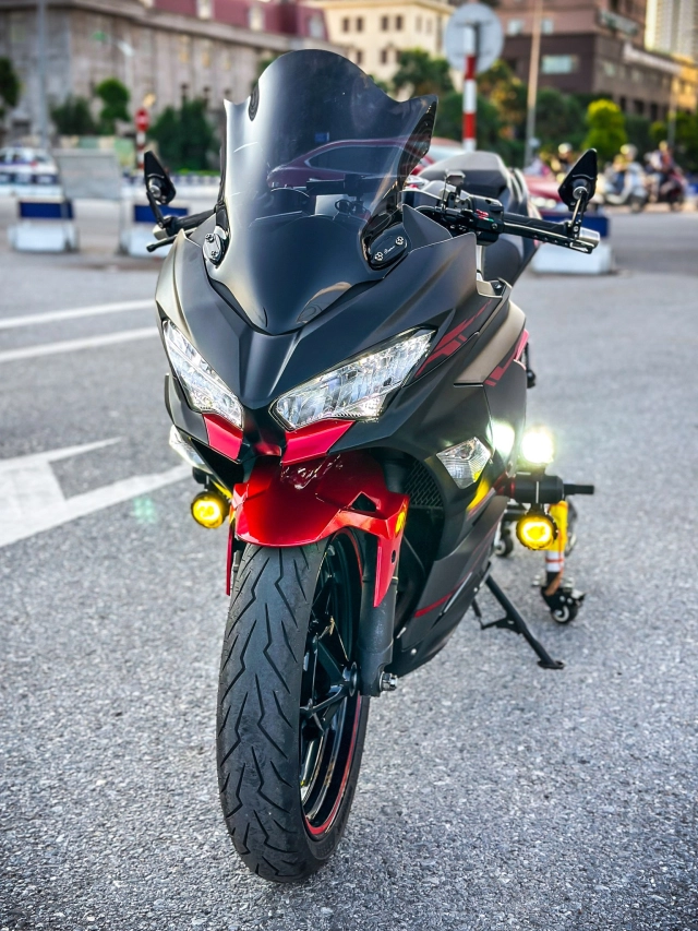 Kawasaki ninja 400 khác biệt với dàn trang bị đẳng cấp của biker việt