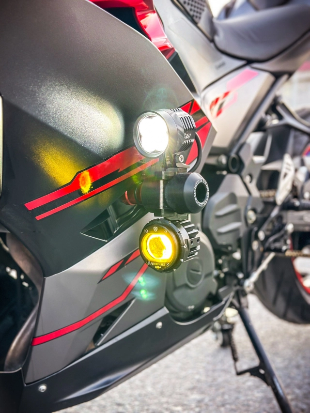 Kawasaki ninja 400 khác biệt với dàn trang bị đẳng cấp của biker việt
