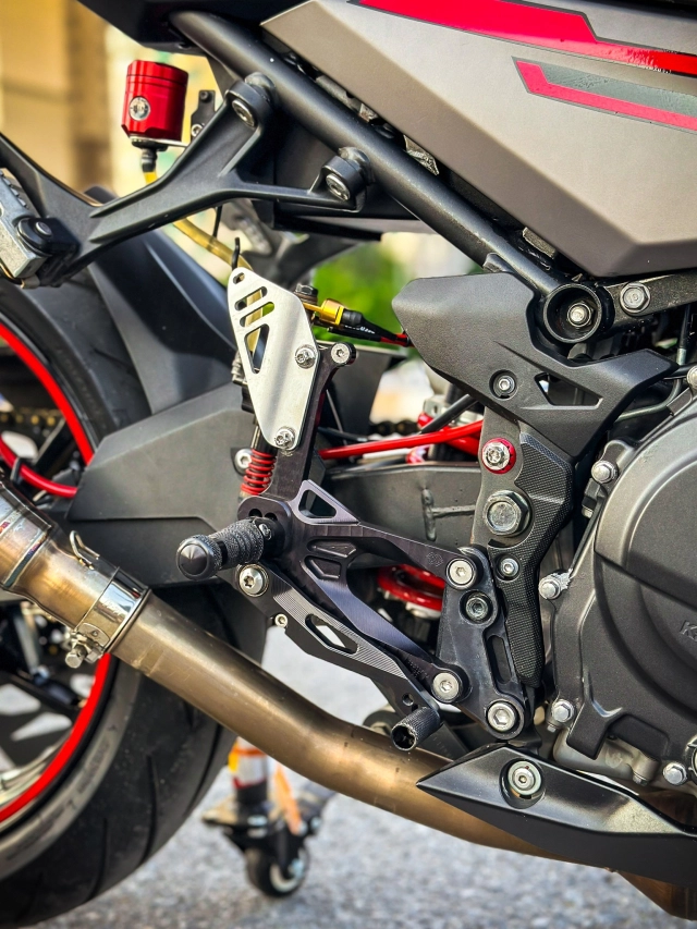 Kawasaki ninja 400 khác biệt với dàn trang bị đẳng cấp của biker việt